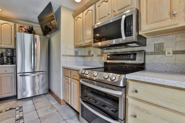 6 Phaneuf St, Middleton, MA 01949