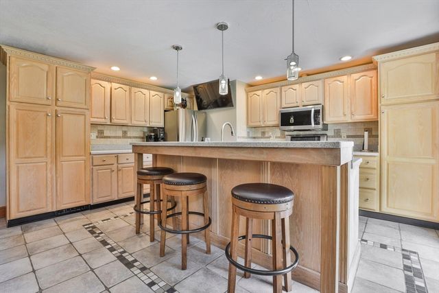 6 Phaneuf St, Middleton, MA 01949