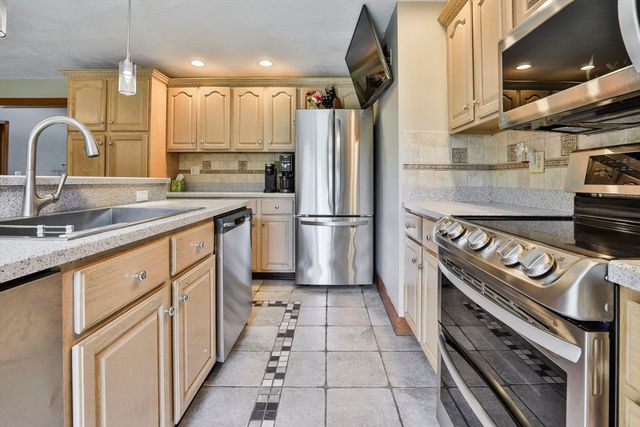 6 Phaneuf St, Middleton, MA 01949