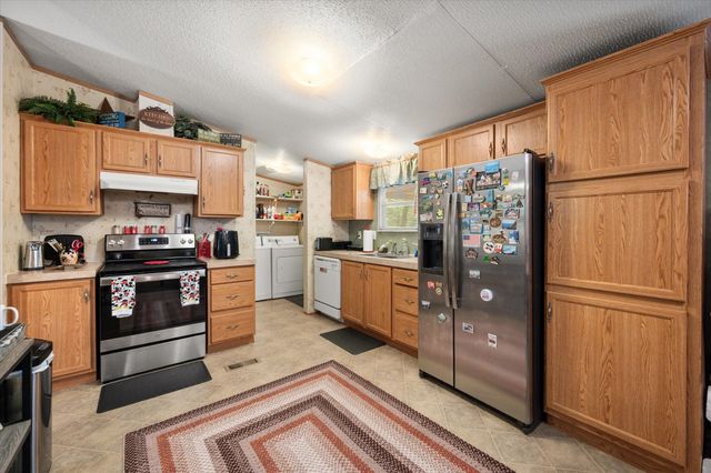 178 Kingswood Drive, Streetman, TX 75859