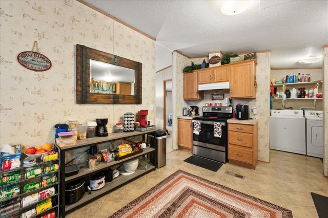 178 Kingswood Drive, Streetman, TX 75859