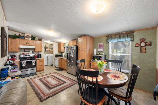 178 Kingswood Drive, Streetman, TX 75859