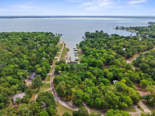 178 Kingswood Drive, Streetman, TX 75859