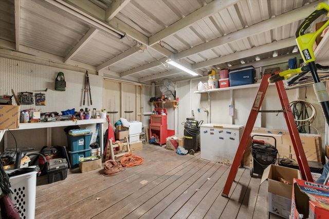 178 Kingswood Drive, Streetman, TX 75859