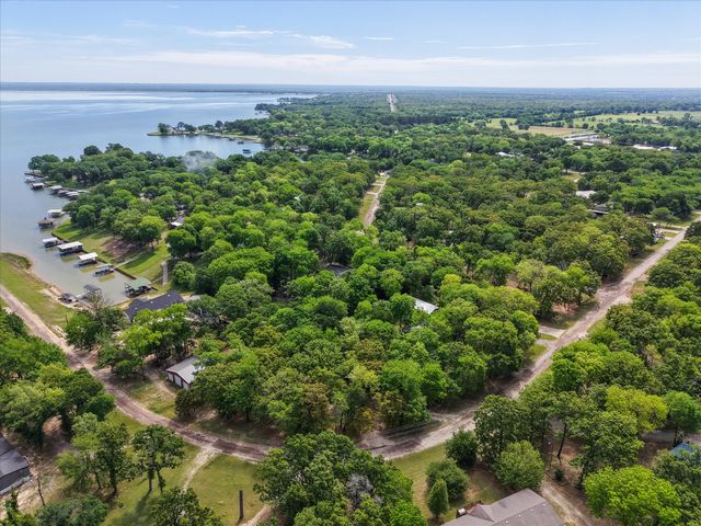 178 Kingswood Drive, Streetman, TX 75859