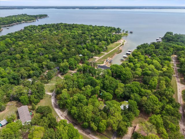 178 Kingswood Drive, Streetman, TX 75859