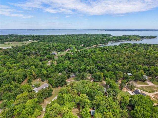 178 Kingswood Drive, Streetman, TX 75859