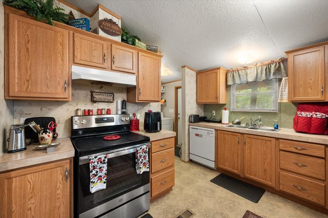 178 Kingswood Drive, Streetman, TX 75859