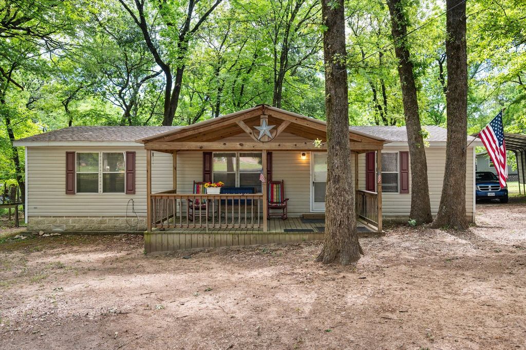 178 Kingswood Drive, Streetman, TX 75859