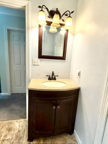 1 Precinct St, Taunton, MA 02718