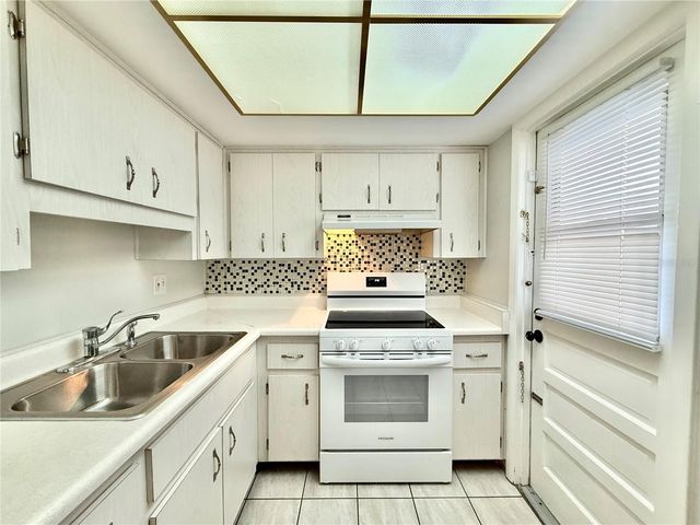 6105 CORAL WAY, Bradenton, FL 34207