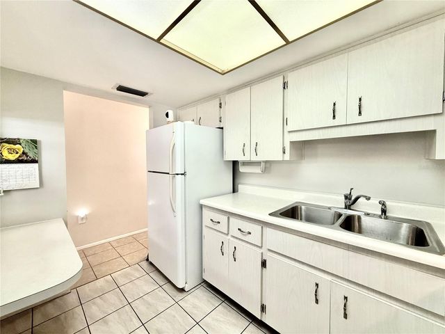 6105 CORAL WAY, Bradenton, FL 34207