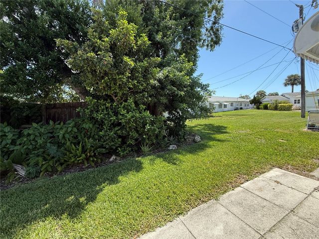 6105 CORAL WAY, Bradenton, FL 34207