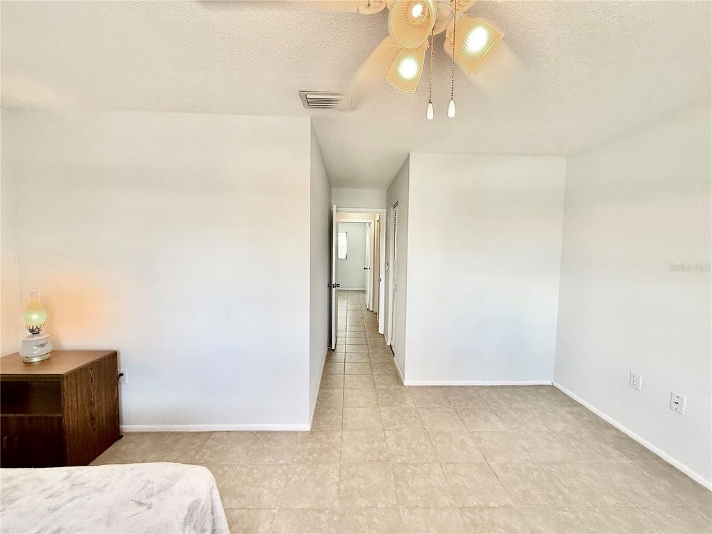 Image 18 of property listing at 6105 CORAL WAY, Bradenton, FL 34207