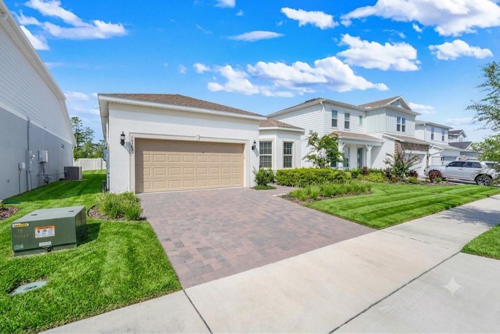 Image 3 of property listing at 10393 PARK ESTATES AVENUE, Orlando, FL 32836