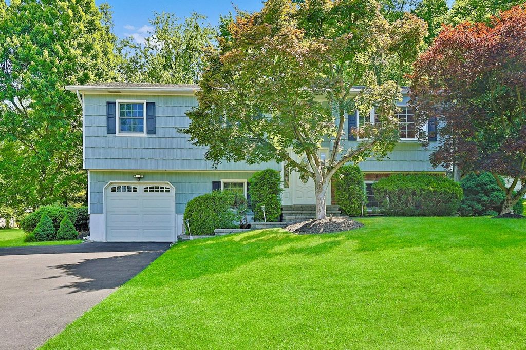 10 Amory Drive, Valley Cottage, NY 10989