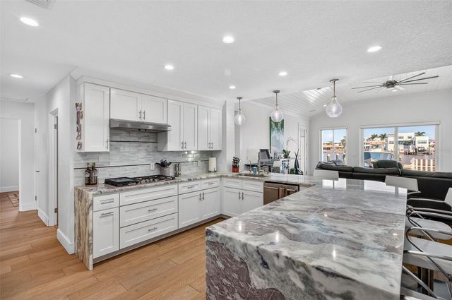 1232 79TH STREET S, St Petersburg, FL 33707