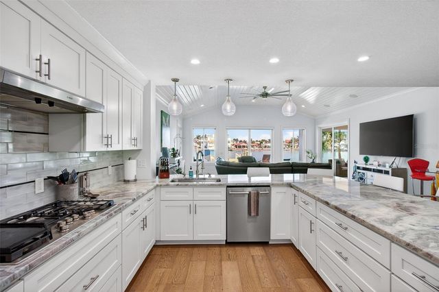 1232 79TH STREET S, St Petersburg, FL 33707