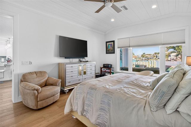 1232 79TH STREET S, St Petersburg, FL 33707