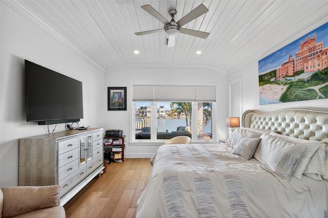 1232 79TH STREET S, St Petersburg, FL 33707