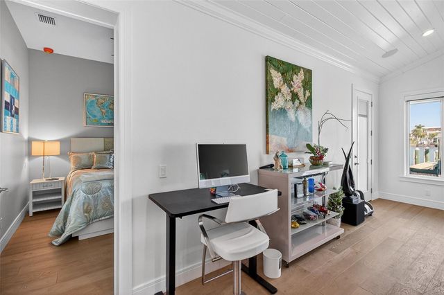 1232 79TH STREET S, St Petersburg, FL 33707