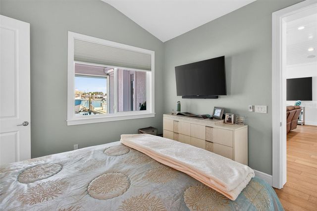 1232 79TH STREET S, St Petersburg, FL 33707