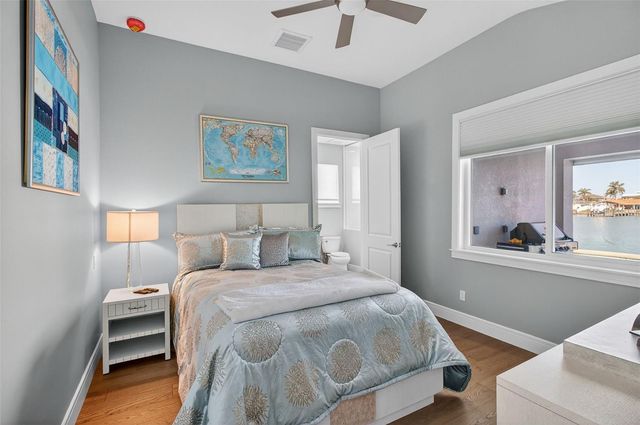 1232 79TH STREET S, St Petersburg, FL 33707