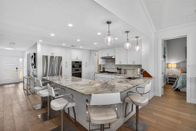 1232 79TH STREET S, St Petersburg, FL 33707