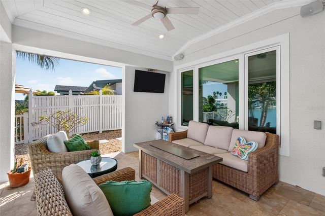 1232 79TH STREET S, St Petersburg, FL 33707