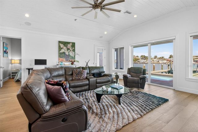 1232 79TH STREET S, St Petersburg, FL 33707