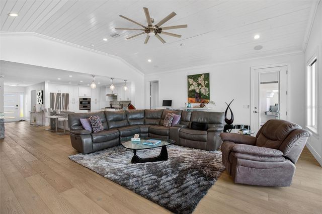 1232 79TH STREET S, St Petersburg, FL 33707