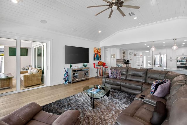 1232 79TH STREET S, St Petersburg, FL 33707