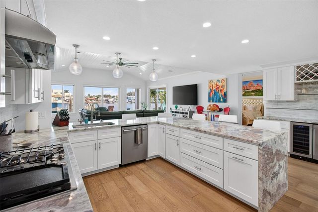 1232 79TH STREET S, St Petersburg, FL 33707