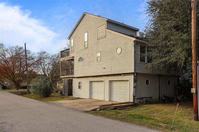 131 Oak Road, Clear Lake Shores, TX 77565