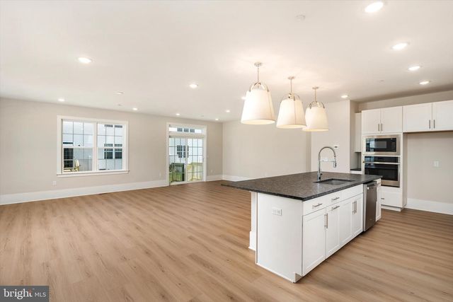 2906 JUSTIN DR, West Windsor, NJ 08550