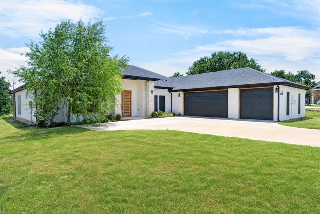 4013 Legend Trail, Granbury, TX 76049