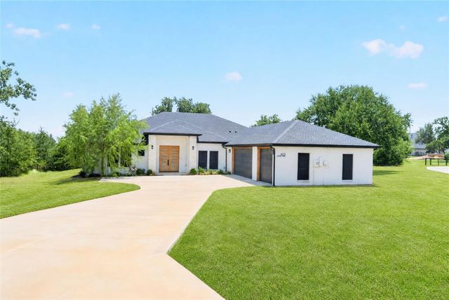 4013 Legend Trail, Granbury, TX 76049