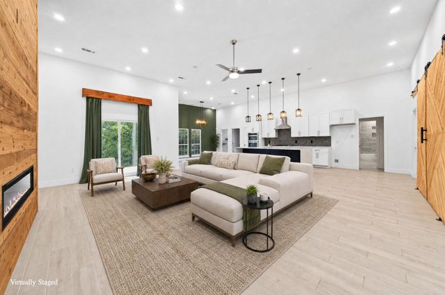 4013 Legend Trail, Granbury, TX 76049