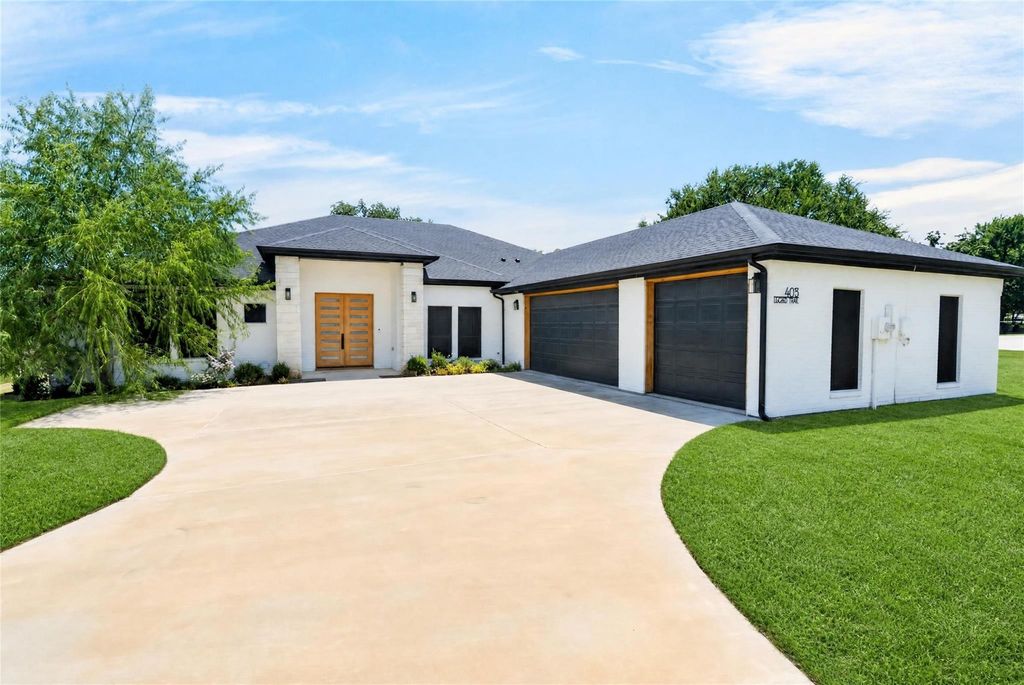 4013 Legend Trail, Granbury, TX 76049