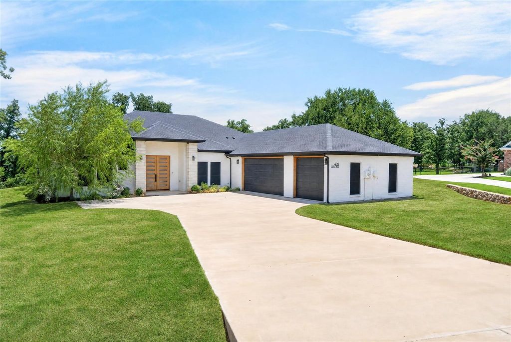 4013 Legend Trail, Granbury, TX 76049 — photo 2