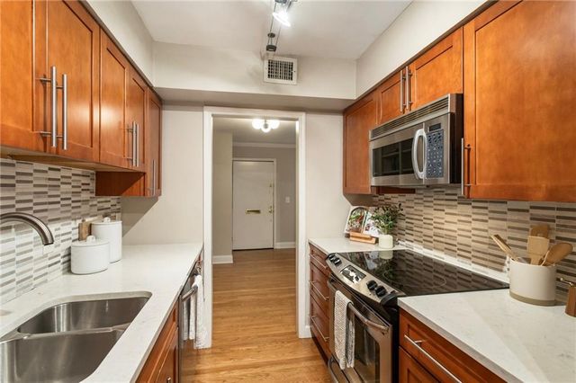 19 Arpege Way, Atlanta, GA 30327