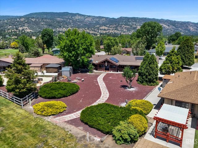 29980 Pinedale Drive, Tehachapi, CA 93561