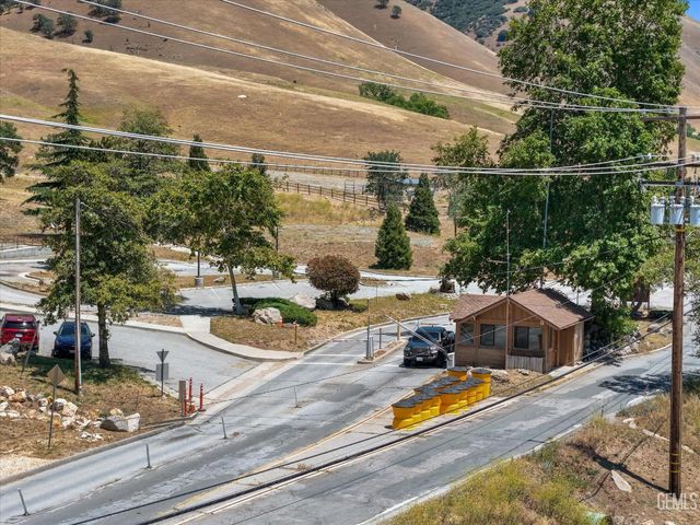 29980 Pinedale Drive, Tehachapi, CA 93561