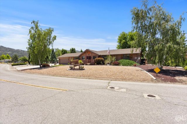 29980 Pinedale Drive, Tehachapi, CA 93561