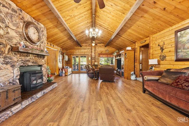 29980 Pinedale Drive, Tehachapi, CA 93561