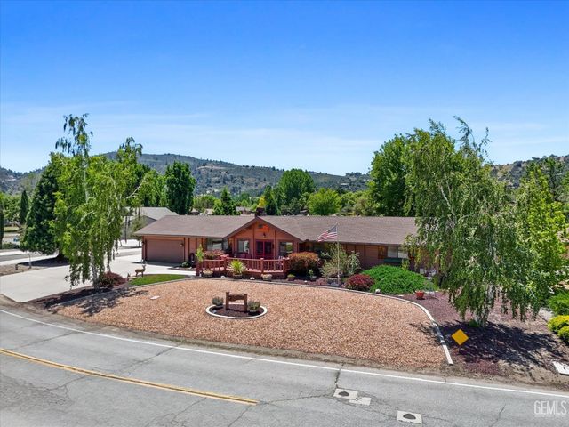 29980 Pinedale Drive, Tehachapi, CA 93561