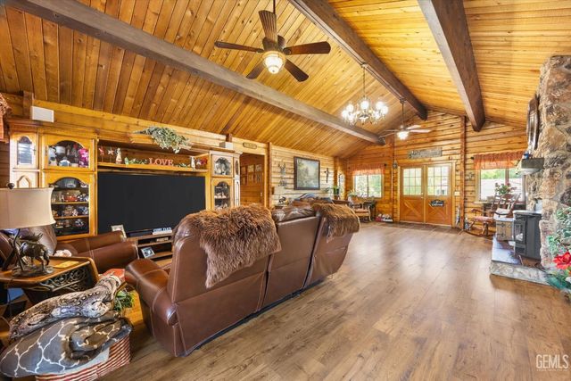 29980 Pinedale Drive, Tehachapi, CA 93561