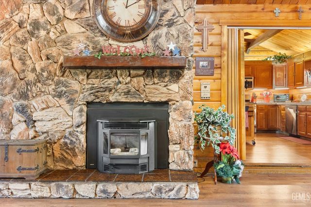 29980 Pinedale Drive, Tehachapi, CA 93561