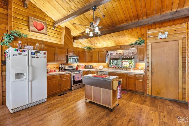 29980 Pinedale Drive, Tehachapi, CA 93561