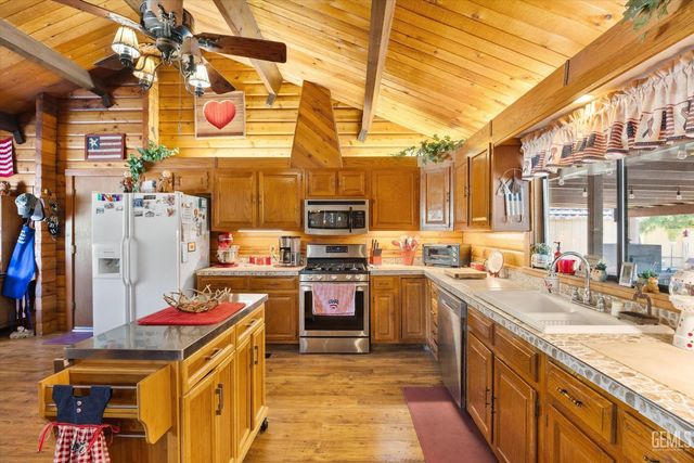 29980 Pinedale Drive, Tehachapi, CA 93561